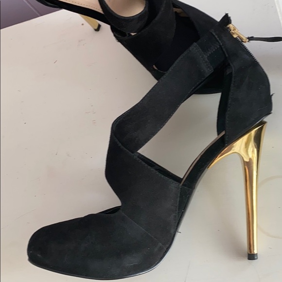 Guess black and gold suede pumps size 9 - Picture 2 of 3